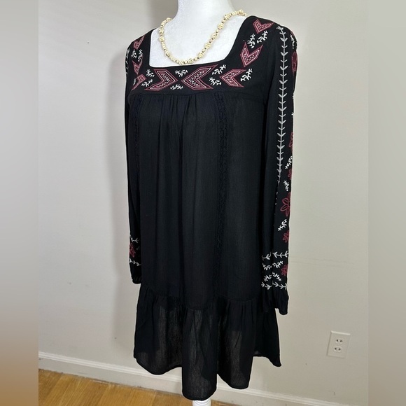 Xhilaration sz XSm dress-tunic boho style in black with a lovely trim sheer - Picture 5 of 13
